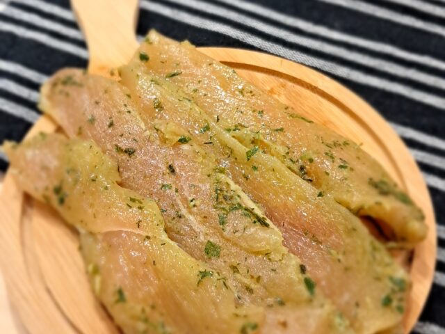 Les filets en aiguillettes marinés